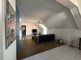  Appartement à louer 4 pièces 104 m²