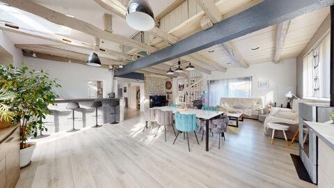   Maison de Charme de 180 m2 au Cur d'un Village Paisible Maison - 6 pice(s) - 180 m