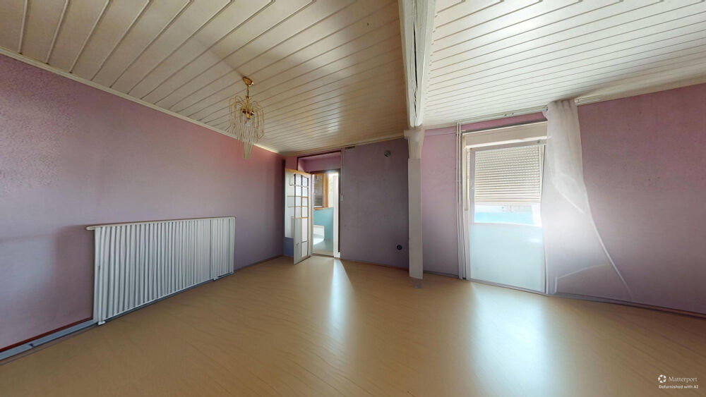 Uniquement chez Girardi Immobilier pour vous, une maison mitoyenne de 96 m2 à rénover.