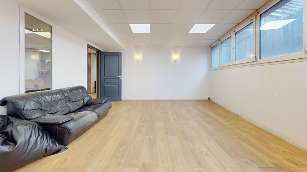   Grand local commercial de 364 m2 à deux pas du centre-ville de Belfort 