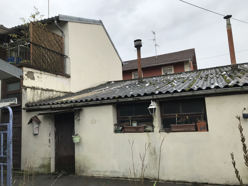 Vente Maison L'agence Girardi Belfort vous présente cet ensemble immobilier une partie habitation et des garages à rénover Belfort