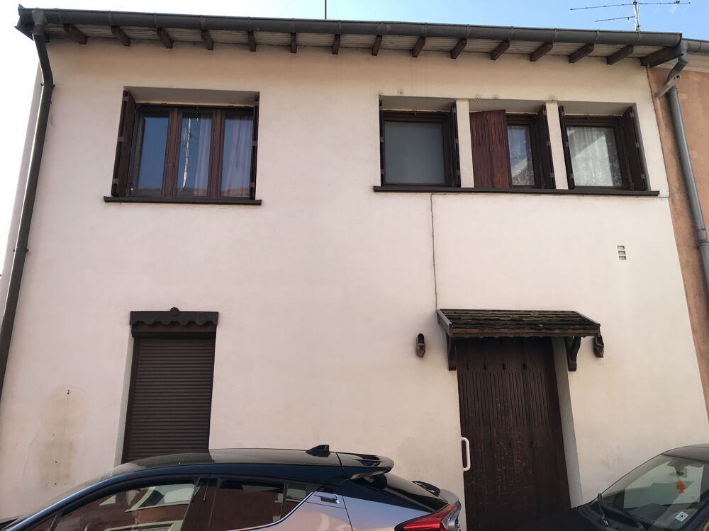 L'agence Girardi Belfort vous présente cet ensemble immobilier une partie habitation et des garages à rénover