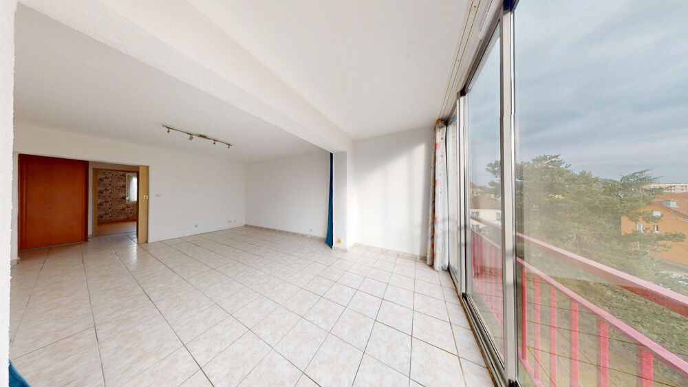 Grand appartement F3 dans un immeuble refait à neuf