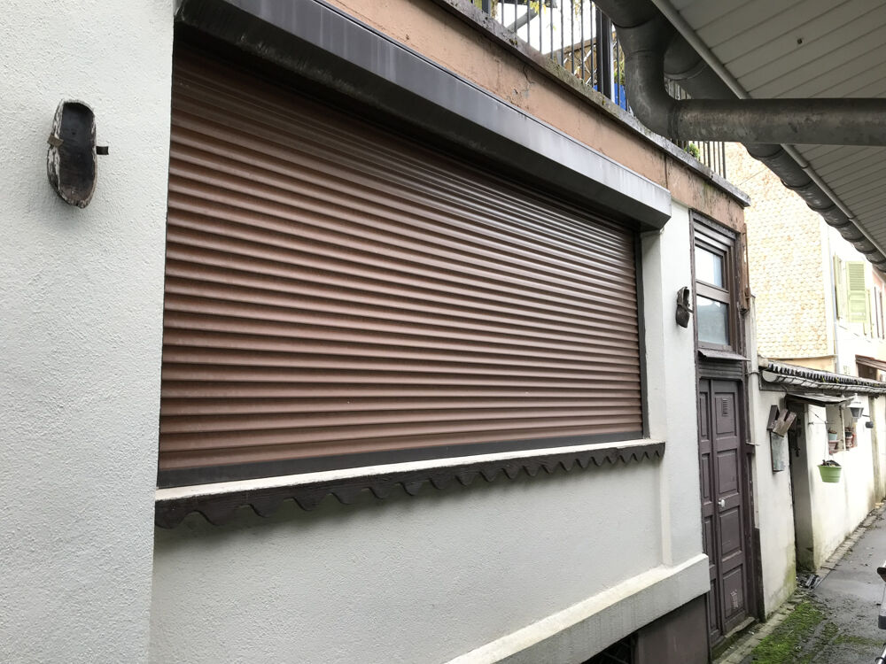 L'agence Girardi Belfort vous présente cet ensemble immobilier une partie habitation et des garages à rénover