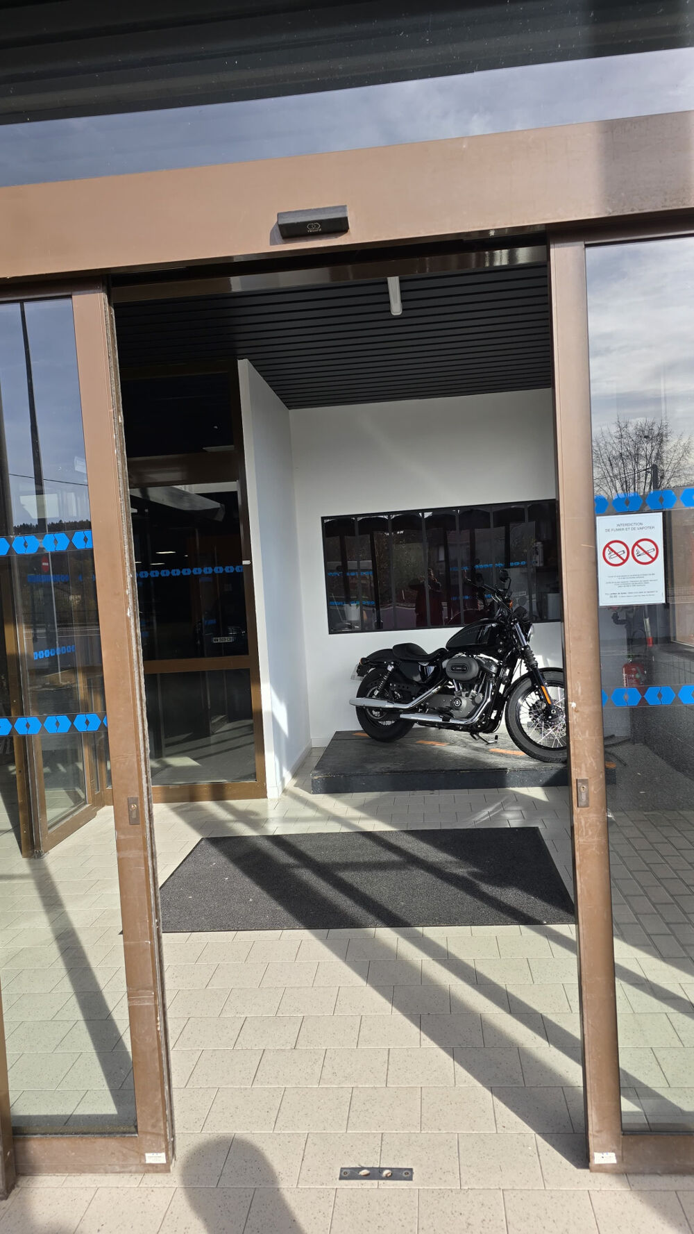   En exclusivité chez Girardi Immobilier , secteur Ronchamp , un beau local d'activité entièrement rénové . Champagney