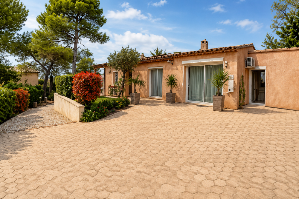 Vente Maison Villa Coup de Cœur : Le Bonheur en Tongs et en Toute Saison ! Aubagne