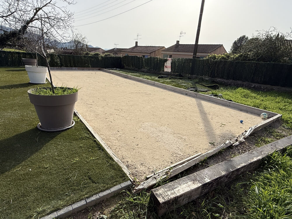 Vente Maison Belle maison de plain-pied de 105m2, garage double, boulodrome et piscine hors-sol Marseille 12