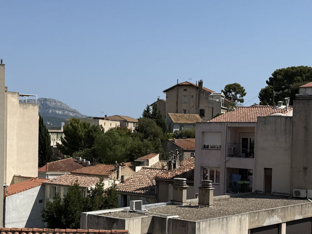 Vente Appartement Trés beau T3  Vauban 58,62 m2 LC 122,76 m2 au sol Marseille 6