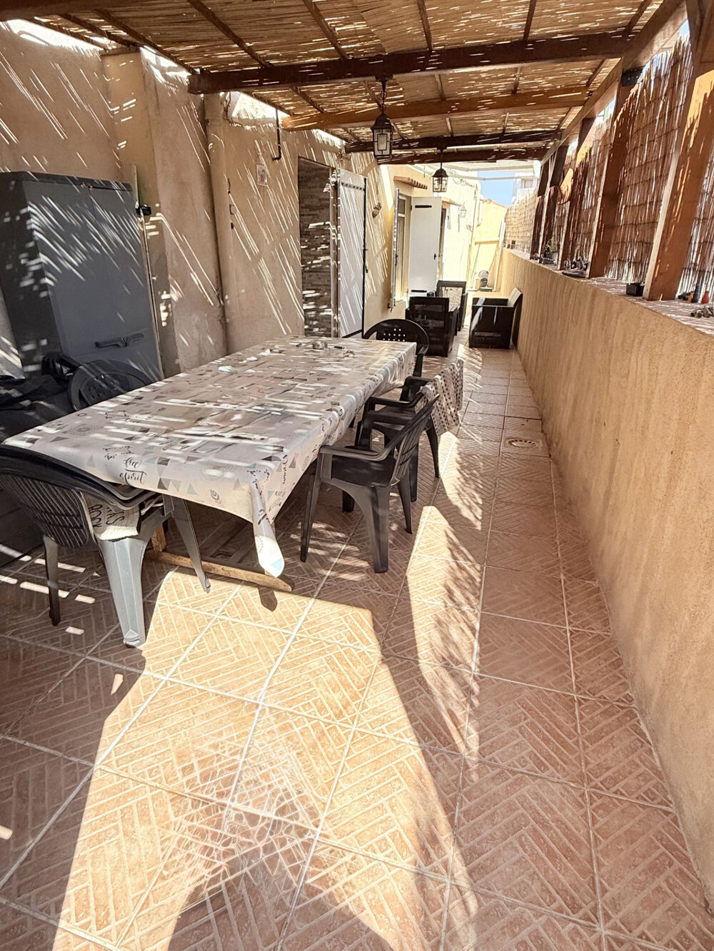 Vente Appartement Trés beau T3  Vauban 58,62 m2 LC 122,76 m2 au sol Marseille 6