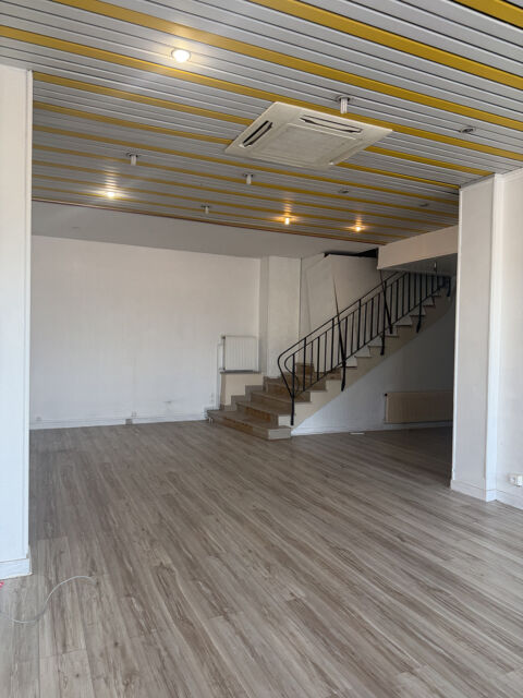 Local commercial de 71 m2 720 52100 St dizier