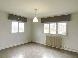  Appartement à louer 4 pièces 97 m²