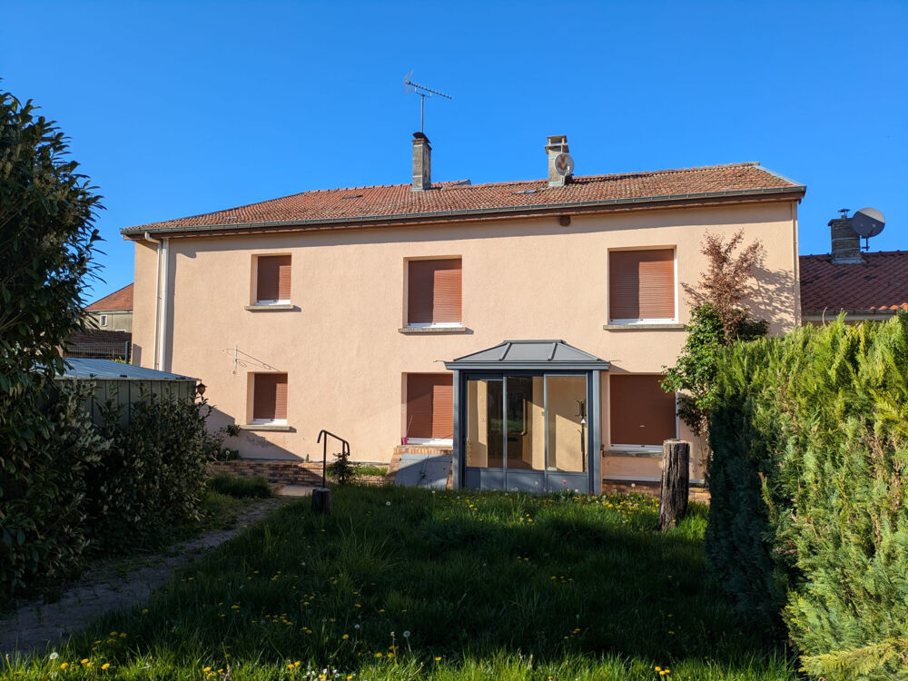 Très agréable maison de village au centre de Doulevant de Chateau