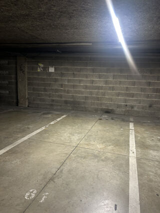  Parking / Garage à louer 