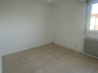  Appartement à louer 3 pièces 70 m²