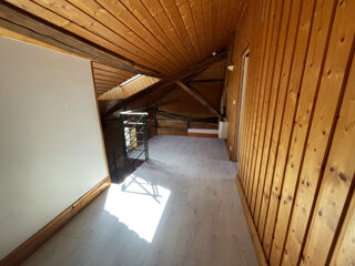  Appartement à louer 4 pièces 104 m²