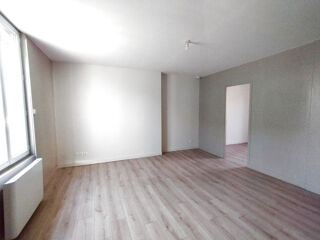  Appartement à louer 6 pièces 94 m²