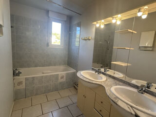  Appartement à louer 3 pièces 94 m²