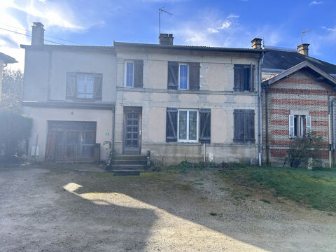 Maison à rénover à Humbécourt avec jardin clos, garage et dépendance 80000 Humbcourt (52290)