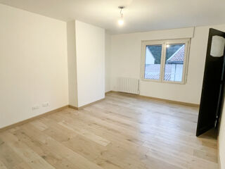  Appartement à louer 3 pièces 83 m²