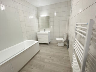  Appartement à louer 3 pièces 83 m²