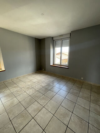  Appartement à louer 4 pièces 104 m²