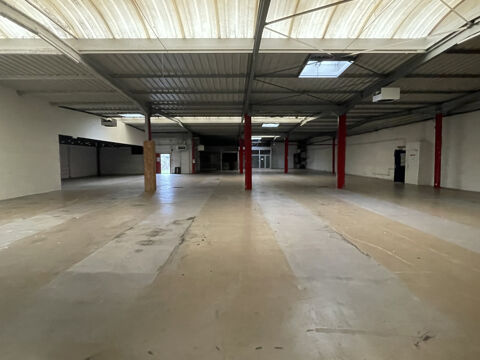 Local commercial de 1 600 m2 avec parking   Id&eacute;al grande enseigne ou stockage 490000 52100 Bettancourt la ferree