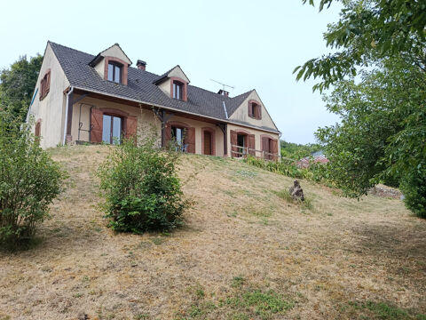   Superbe maison de maçon de 266 m2   Idéal famille ou projet d'accueil   Terrain 3 000 m2 avec vue Maison - 8 pièce(s) - 267 m²