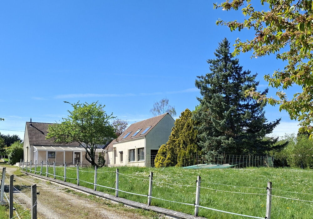 Maison sans travaux dans un havre de paix - 2,4 hectares de terrain.