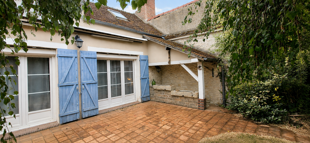 Vente Maison Ensemble immobilier avec grange et jardin. Guerchy