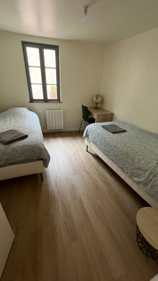 Location Appartement À LOUER   APPARTEMENT MEUBLÉ T3 DE 63 M2 AVEC COUR PRIVATIVE ET STATIONNEMENT Auxerre