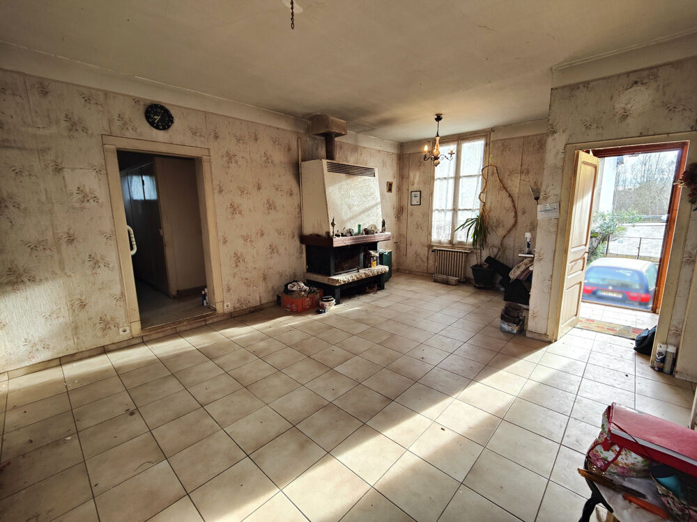 Maison avec près de 6 000 m2 de terrain Un fort potentiel à révéler