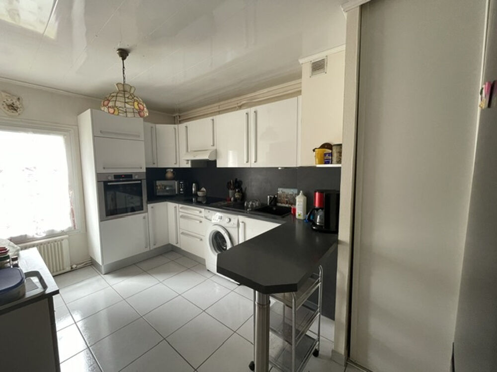 Bel appartement de 86m2 AUXERRE, proche commerces avec 3 chambres dans une petite résidence calme