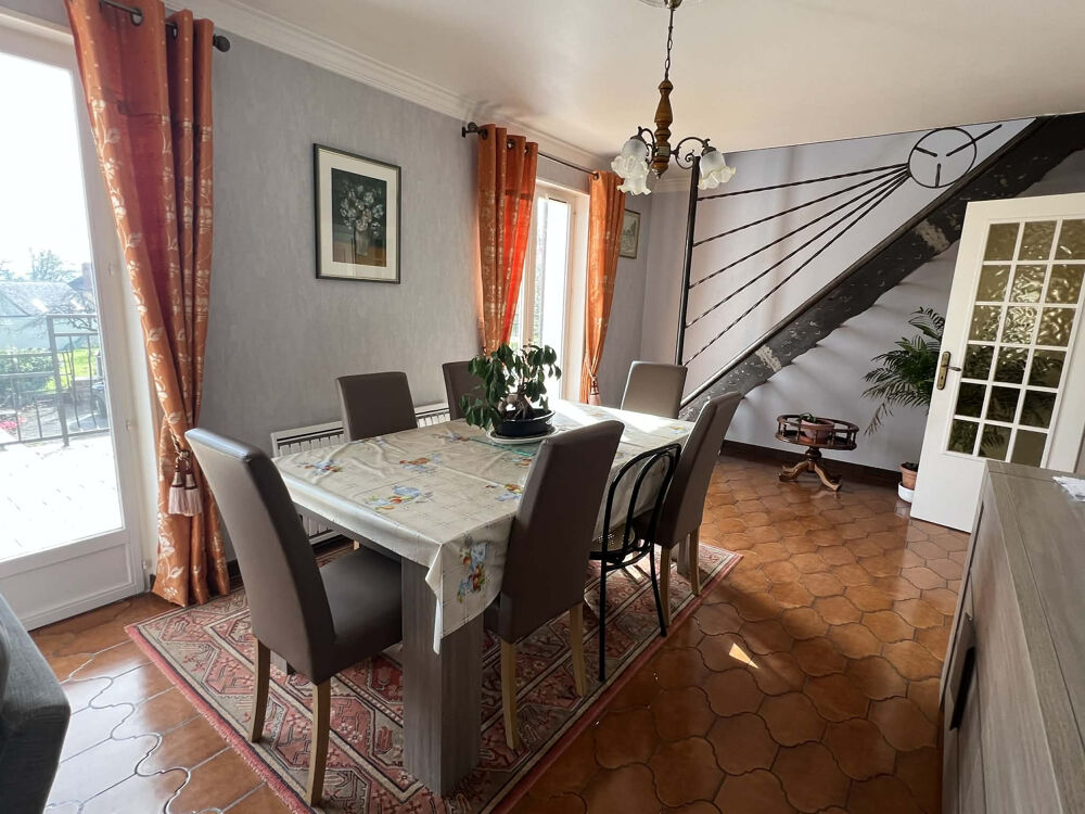 Maison spacieuse de 155 m2 avec 4 chambres et jardin.