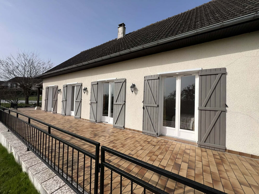 Maison spacieuse de 155 m2 avec 4 chambres et jardin.