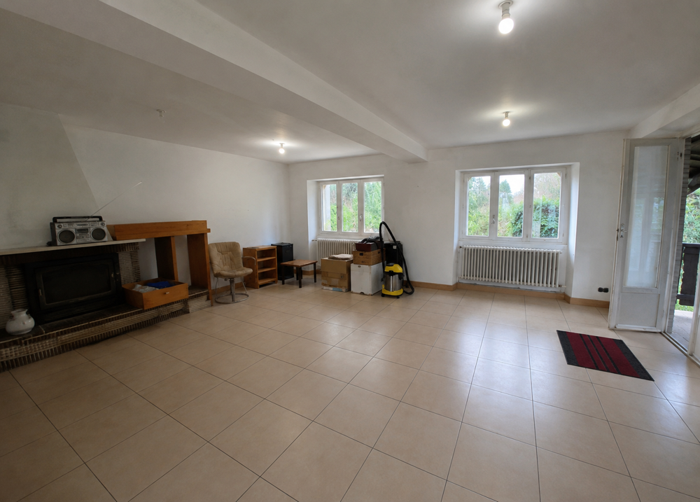 VILLEFARGEAU (89) - Maison de caractère de 102,5 m2, 3 chambres, avec sous-sol total, dépendances et terrain c