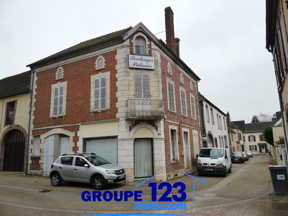 Vente Maison Maison d'habitation de ville et local commercial. Aillant sur tholon