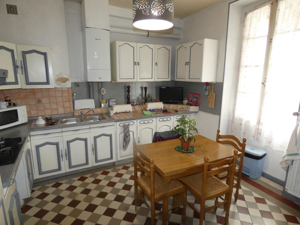 Charmoy : maison de 150 m2 avec terrasse et 4 chambres