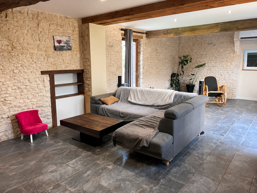 Chassy - Maison 3 chambres avec jardin et garage.