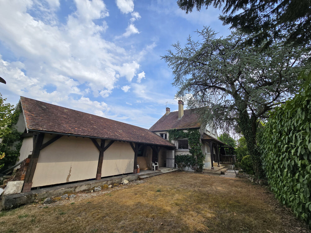 VILLEFARGEAU (89) - Maison de caractère de 102,5 m2, 3 chambres, avec sous-sol total, dépendances et terrain c