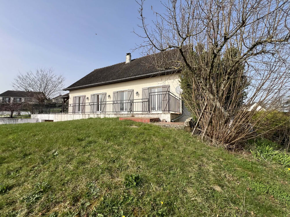 Maison spacieuse de 155 m2 avec 4 chambres et jardin.