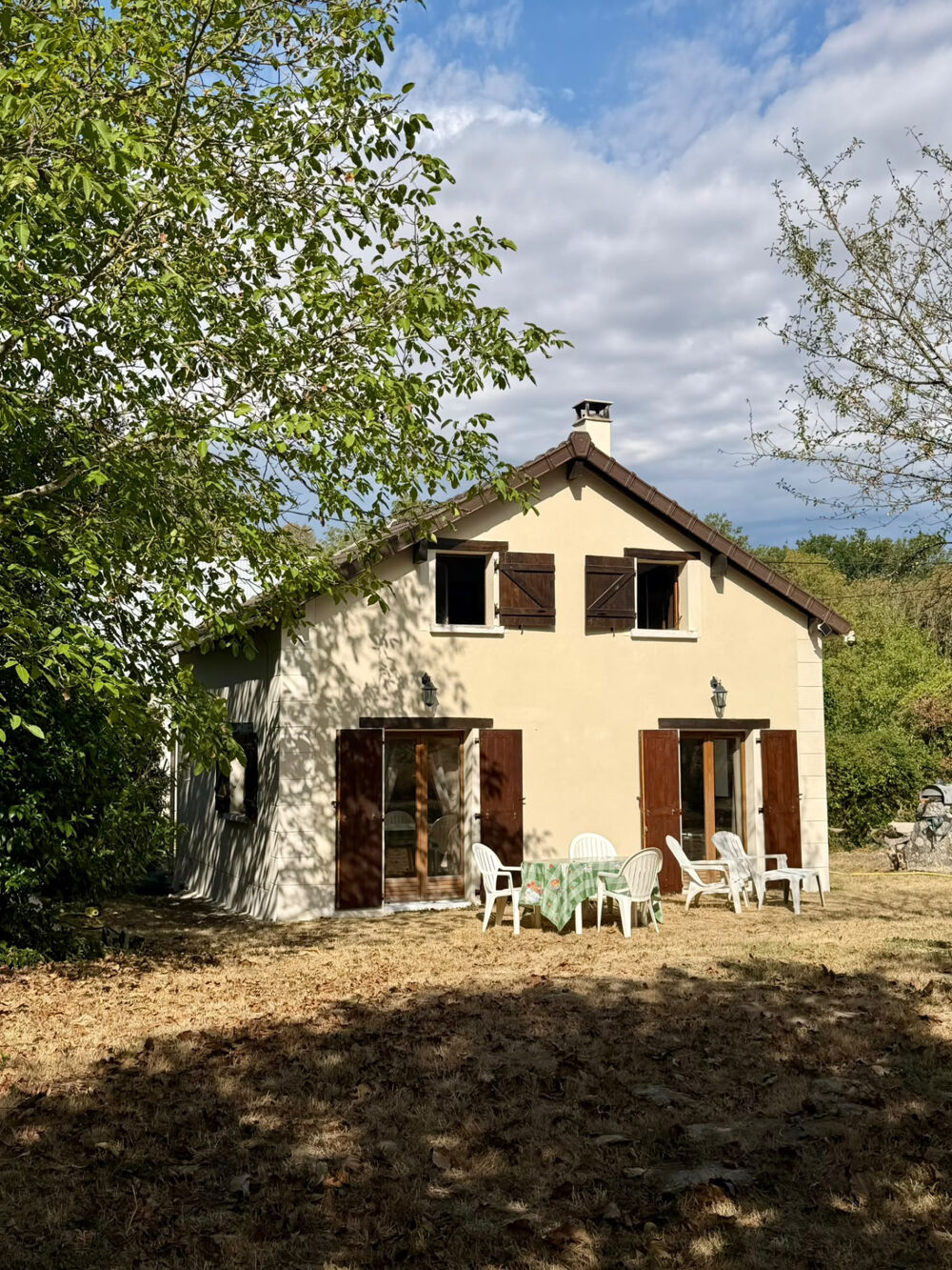Maison sur terrain clos et boisé de presque 3000 m2.