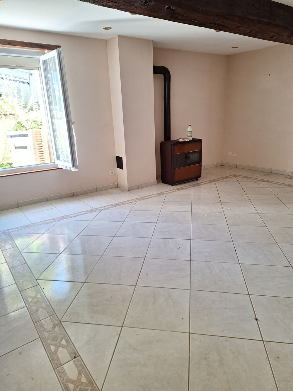 Vente Maison ESCAMPS (89) - Maison à fort potentiel   73 m2 habitables sur un vaste terrain de 9 090 m2   Secteur campagne, Escamps