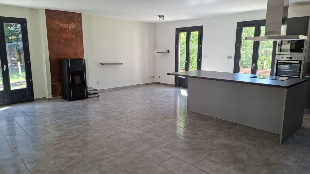 Maison sans travaux dans un havre de paix - 2,4 hectares de terrain.