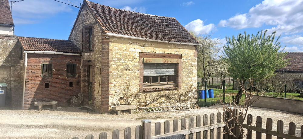 Charmante maison de village rénovée avec jardin, piscine et dépendances.