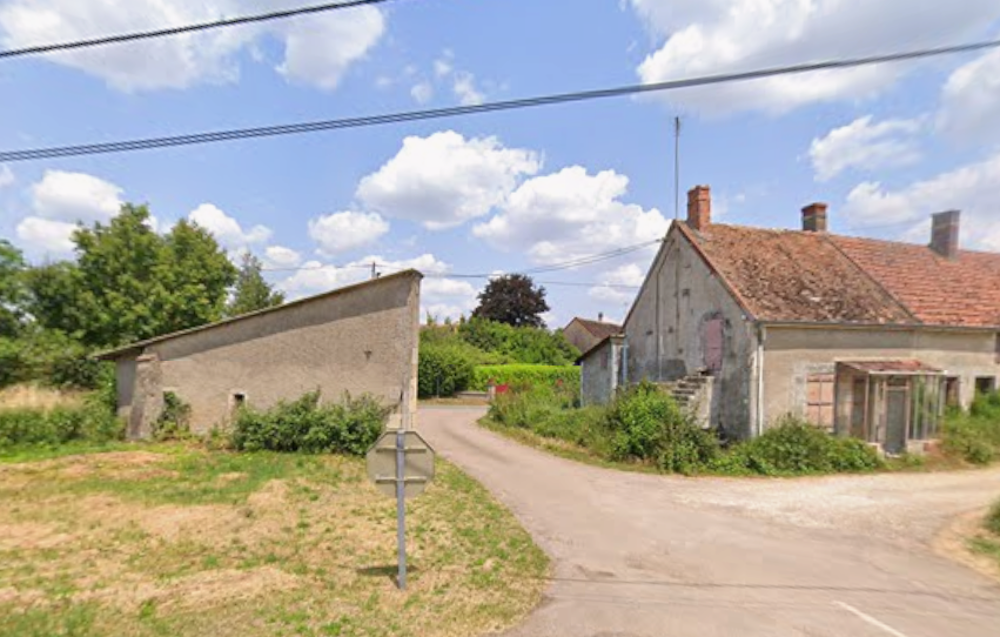 MAISON 97M2 + 1038 M2 de terrain à ré-inventer