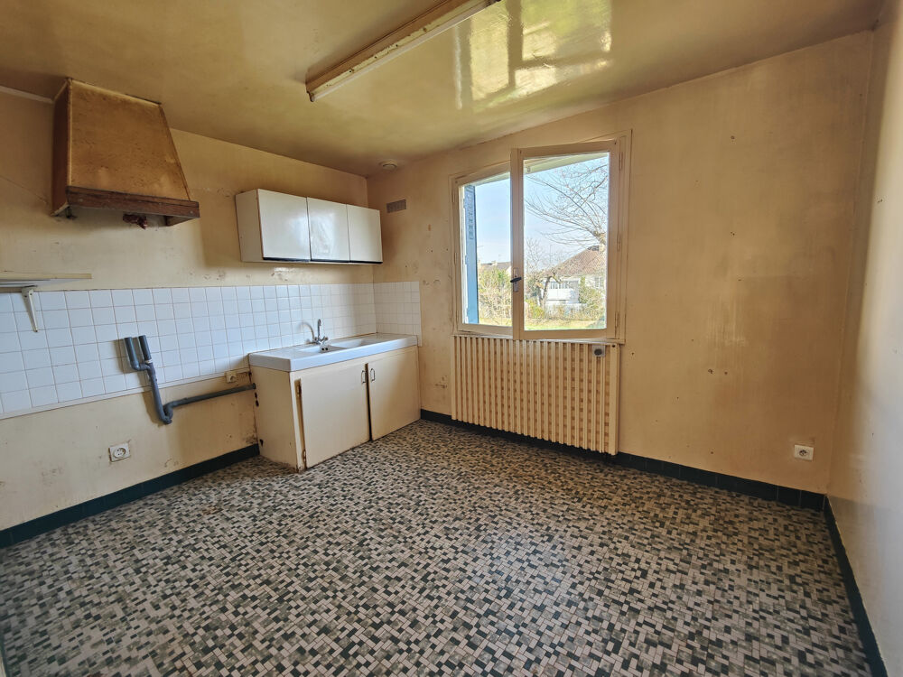 Et si cétait votre projet à Charmoy ? Maison à réinventer
