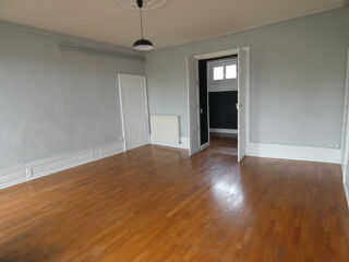  Appartement à louer 3 pièces 118 m²
