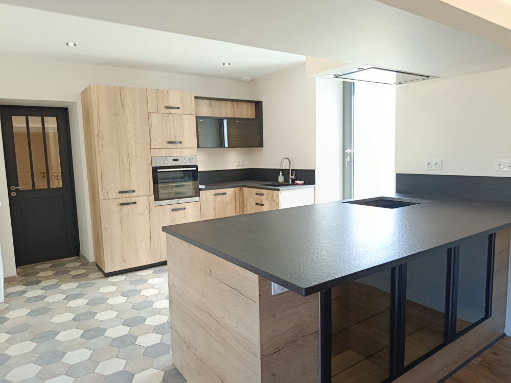 Maison rénovée de 176 m2, 3 ou 4 chambres avec jardin.