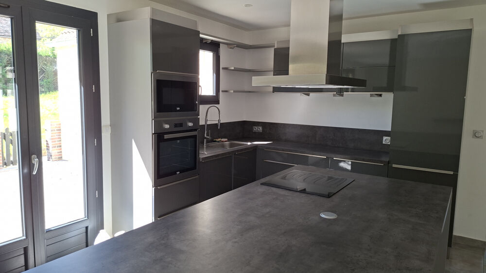 Maison sans travaux dans un havre de paix - 2,4 hectares de terrain.