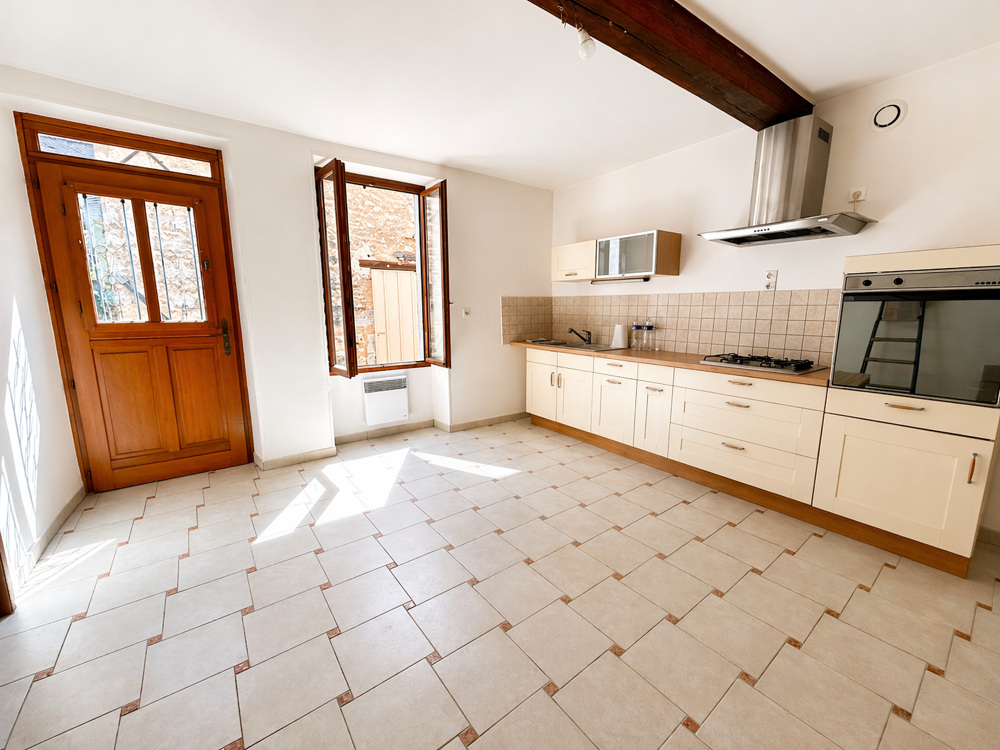 Maison de village avec dépendances et terrain fort potentiel